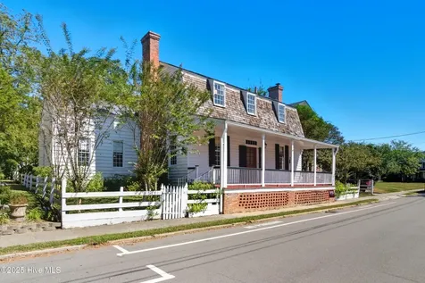 206 W Eden Street Edenton NC 27932