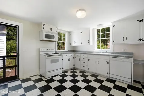 206 W Eden Street Edenton NC 27932