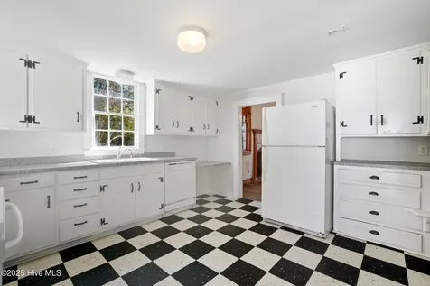 206 W Eden Street Edenton NC 27932