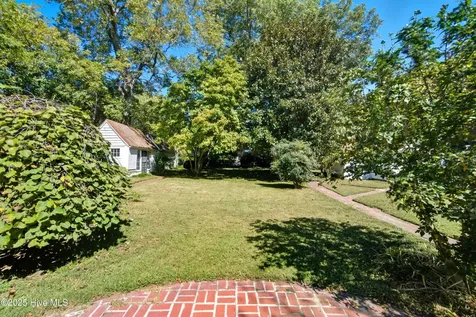 206 W Eden Street Edenton NC 27932