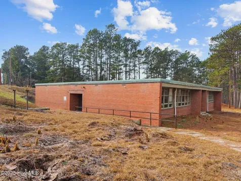 516 W Chapin Road Aberdeen NC 28315