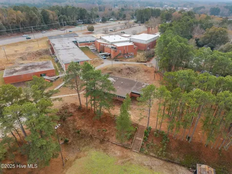 516 W Chapin Road Aberdeen NC 28315