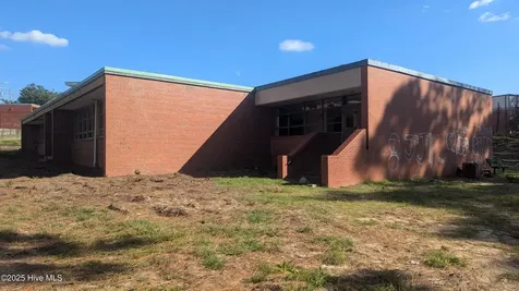 516 W Chapin Road Aberdeen NC 28315