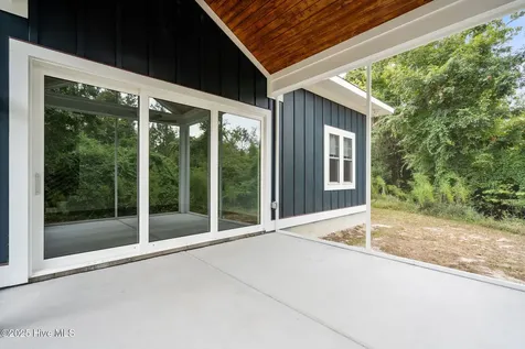314 E Rolling Meadows Road Hampstead NC 28443
