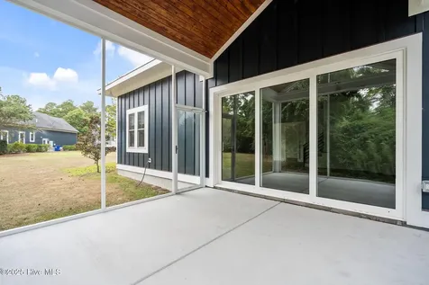 314 E Rolling Meadows Road Hampstead NC 28443