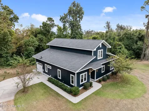 314 E Rolling Meadows Road Hampstead NC 28443