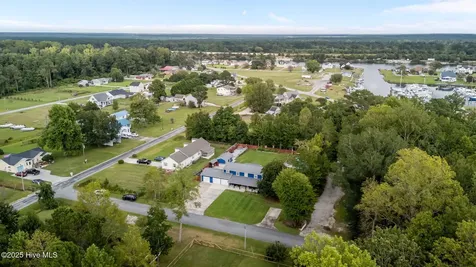 218 Old Ironsides Road Newport NC 28570