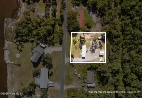 424 Lola Road Cedar Island NC 28520