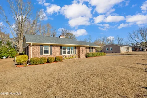 405 West Road Lumberton NC 28358