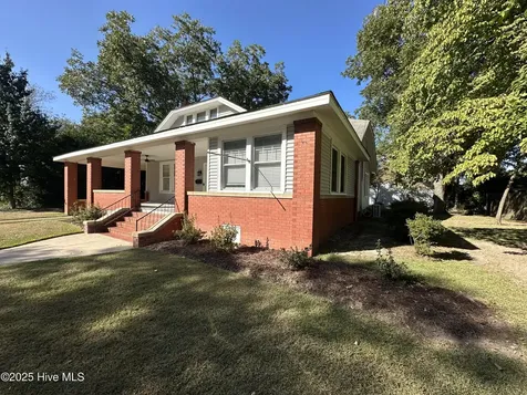 330 Mcrae Street Laurinburg NC 28352