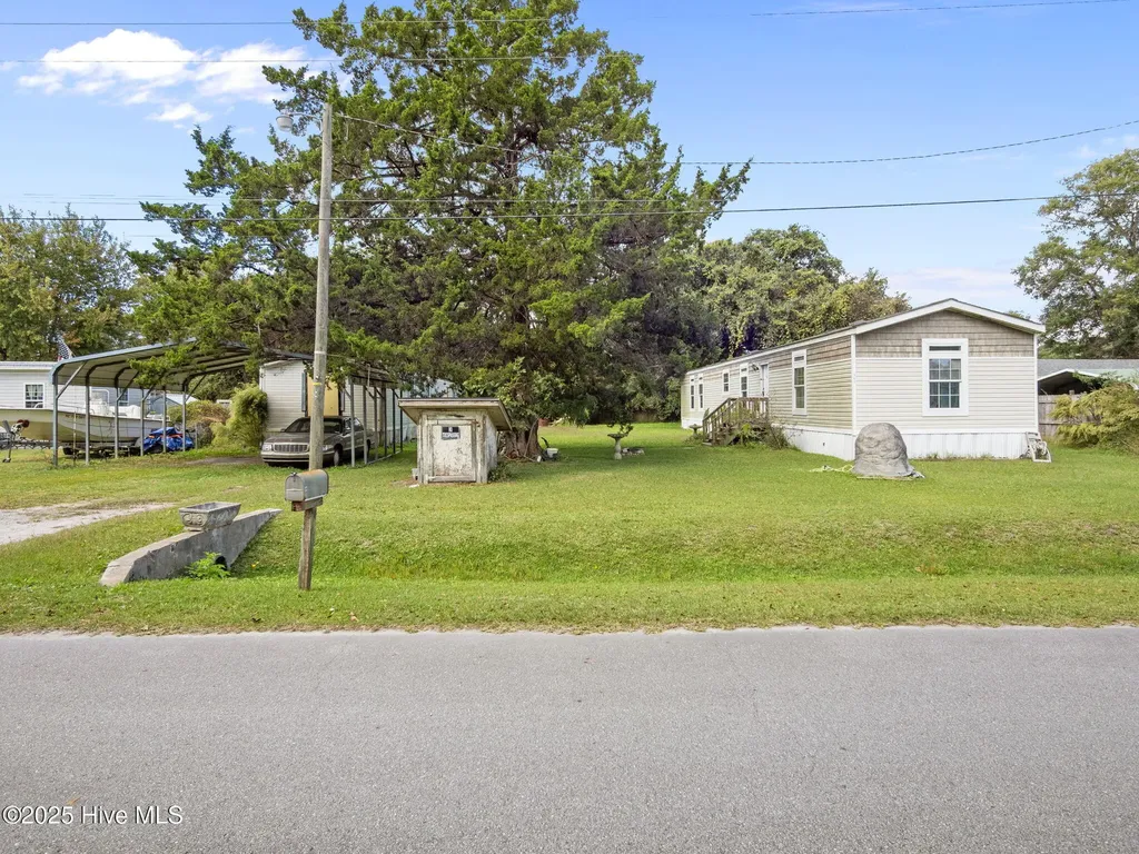 137 Zacchaeus Avenue Morehead City NC 28557