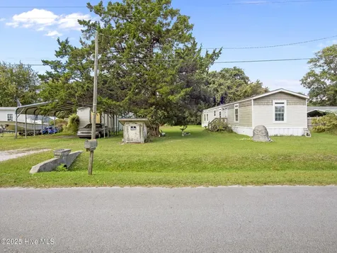 137 Zacchaeus Avenue Morehead City NC 28557