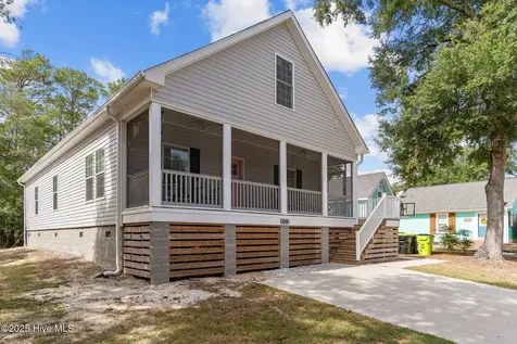 101 SW 28th Street Oak Island NC 28465