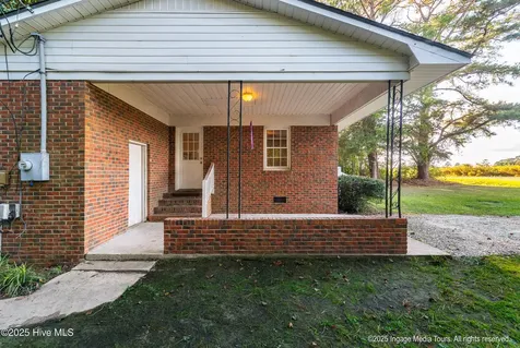 305 British Road Kinston NC 28501