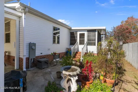 1041 Palm Court SW Calabash NC 28467
