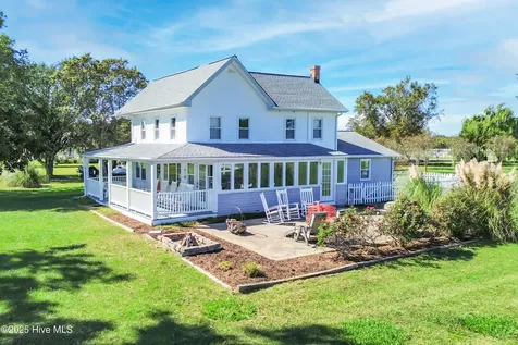 172 Lands End Road Knotts Island NC 27950