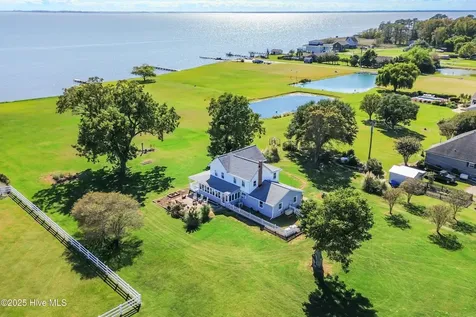 172 Lands End Road Knotts Island NC 27950