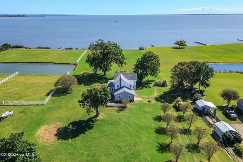 172 Lands End Road Knotts Island NC 27950