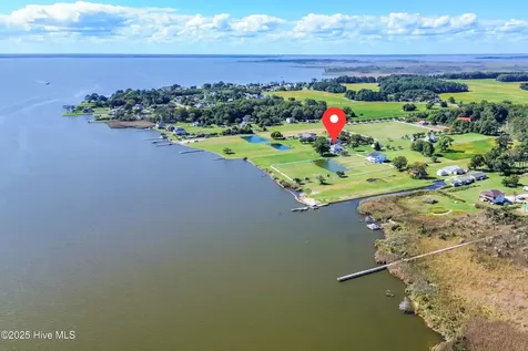 172 Lands End Road Knotts Island NC 27950