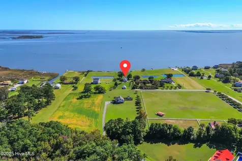 172 Lands End Road Knotts Island NC 27950
