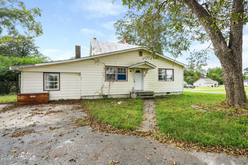 705 Sixth Street Maysville NC 28555