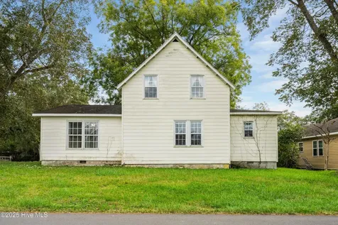 705 Sixth Street Maysville NC 28555