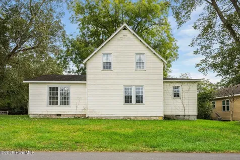 705 Sixth Street Maysville NC 28555