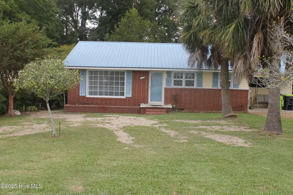 1312 Sunny Side Street Whiteville NC 28472