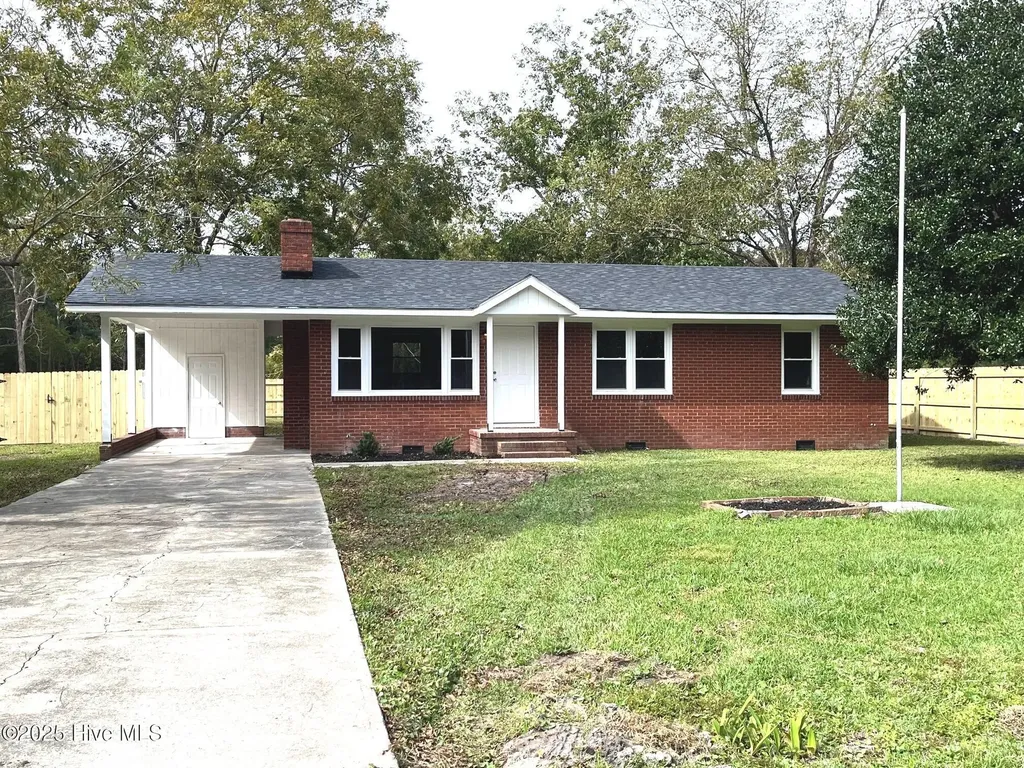 175 Kellumtown Road Hubert NC 28539