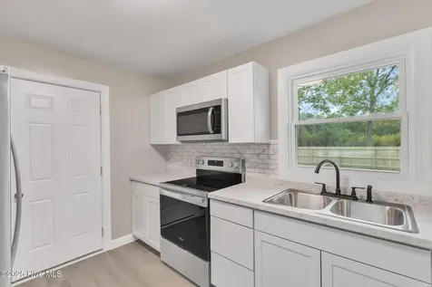 175 Kellumtown Road Hubert NC 28539