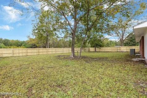 175 Kellumtown Road Hubert NC 28539