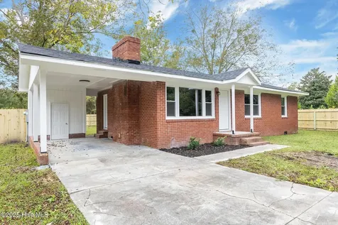 175 Kellumtown Road Hubert NC 28539