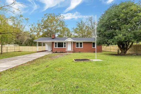 175 Kellumtown Road Hubert NC 28539