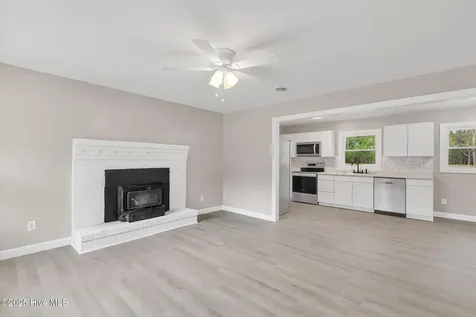 175 Kellumtown Road Hubert NC 28539