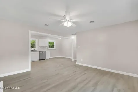 175 Kellumtown Road Hubert NC 28539