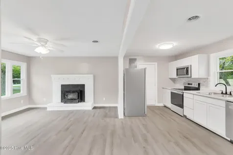 175 Kellumtown Road Hubert NC 28539