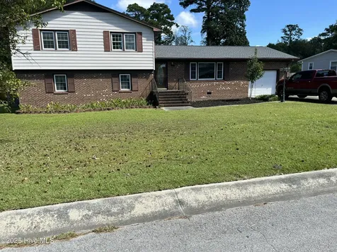 102 Fairway Road Jacksonville NC 28546