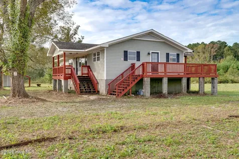 5882 Croomsbridge Road Burgaw NC 28425