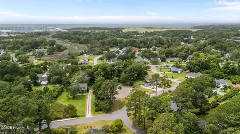 201-203 Sherwood Boulevard Beaufort NC 28516