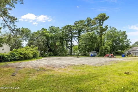 201-203 Sherwood Boulevard Beaufort NC 28516