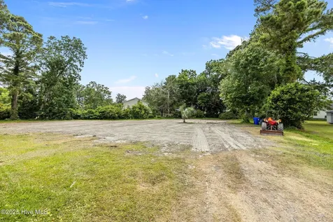 201-203 Sherwood Boulevard Beaufort NC 28516