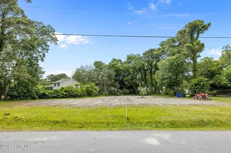 201-203 Sherwood Boulevard Beaufort NC 28516