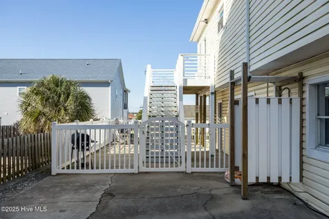 205 Barefoot Lane Atlantic Beach NC 28512