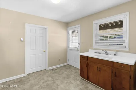 117 S Thomas Street Beulaville NC 28518