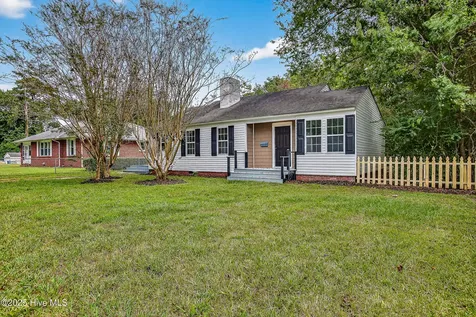 122 E Bayshore Boulevard Jacksonville NC 28540