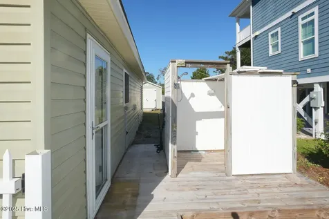 127 NW 10th Street Oak Island NC 28465