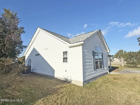 4901 N Hampton Drive SE Southport NC 28461