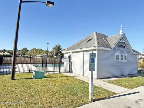 4901 N Hampton Drive SE Southport NC 28461