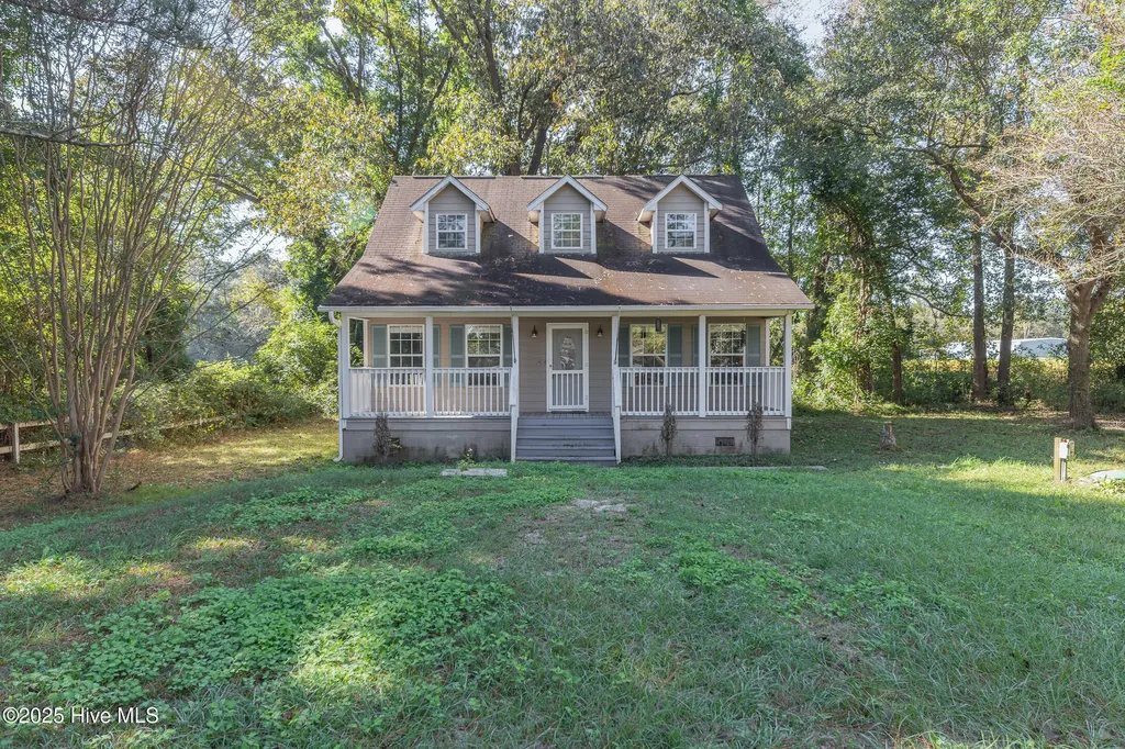 353 Potters Hill Road Richlands NC 28574