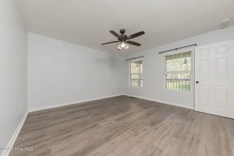 353 Potters Hill Road Richlands NC 28574
